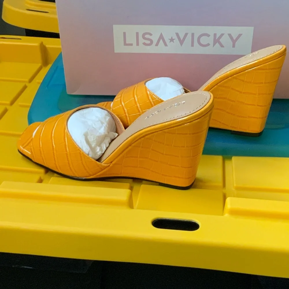 Lisa Vicky Mustard Yellow Croc-Embossed Wedged Sandals - Picture 5 of 7